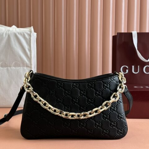 GUCCI GG Emblem系列小号手提包 型号：815263荔枝纹黑压/原厂皮