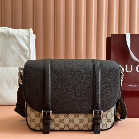 GUCCI 斜挎包以标志性经典GG帆布精制而成 型号：794872 啡皮/原厂皮