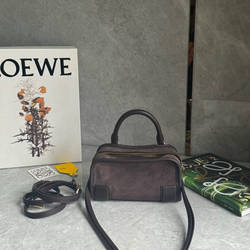 LOEWE 𝐴𝑚𝑎𝑧𝑜𝑛𝑎 180重新诠释 L家传奇手袋 0811 迷你磨砂深栗色