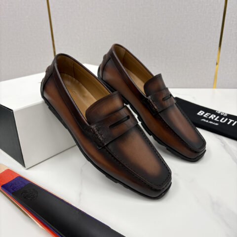 BERLUTI Saturnin Scritto图纹皮革驾车鞋