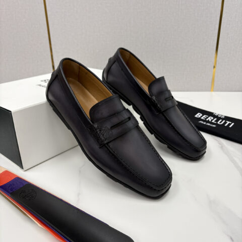 BERLUTI Saturnin Scritto图纹皮革驾车鞋
