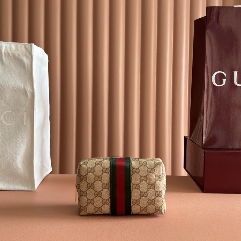 GUCCI 饰有标志性徽牌的化妆包 型号:875801