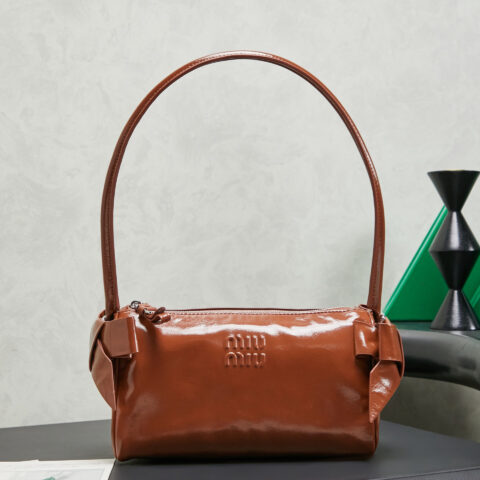 MIUMIU  RibbonBag 型号：5NE029 紫檀木色