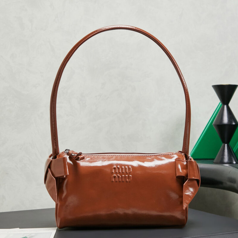 MIUMIU  RibbonBag 型号：5NE029 紫檀木色
