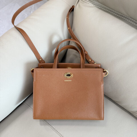 Burberry B家新款托特包 型号3491