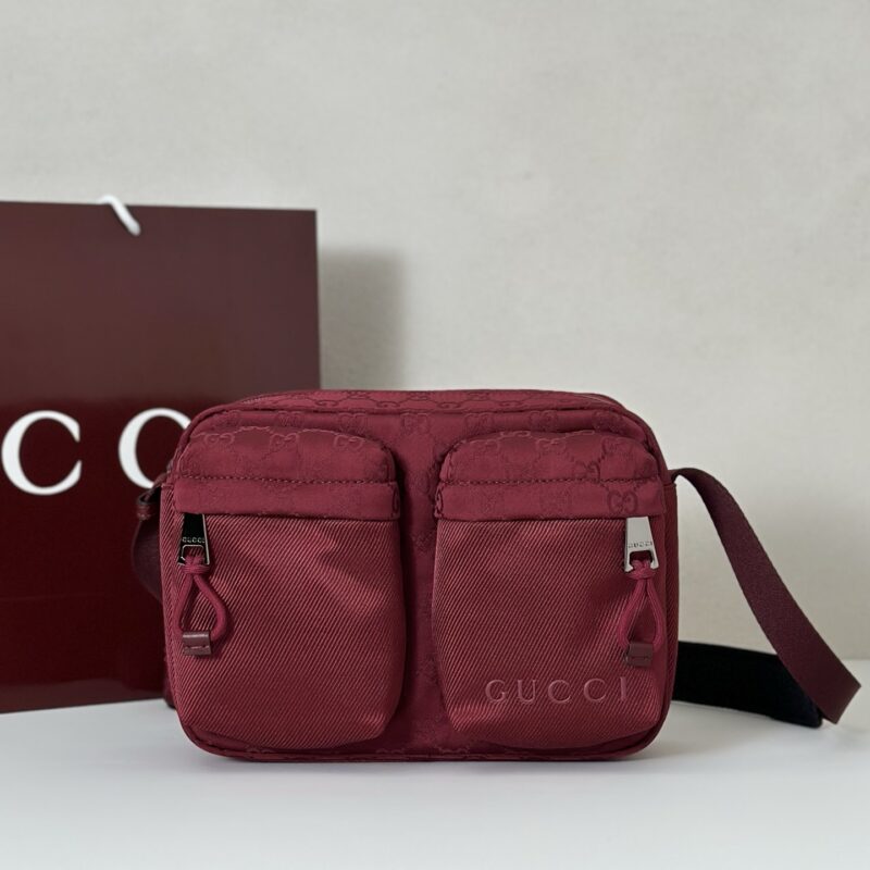GUCCI 专柜品质，顶级原单货，实物实拍！款号834475红色帆布
