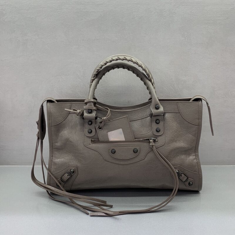 Baleciagna 𝗟𝗘 𝗖𝗜𝗧𝗬 款号:084021 【中号卡其色古铜扣】