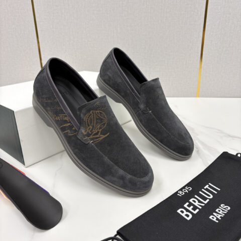 BERLUTI 新款手工擦色拼反毛皮乐福鞋