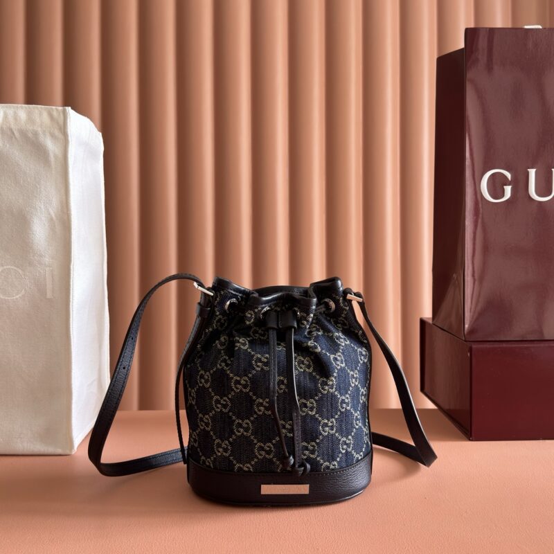 GUCCI GG Emblem系列 型号:847090