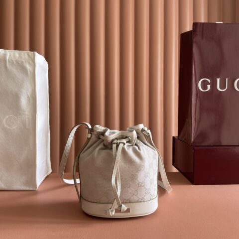 GUCCI GG Emblem系列 型号:847090