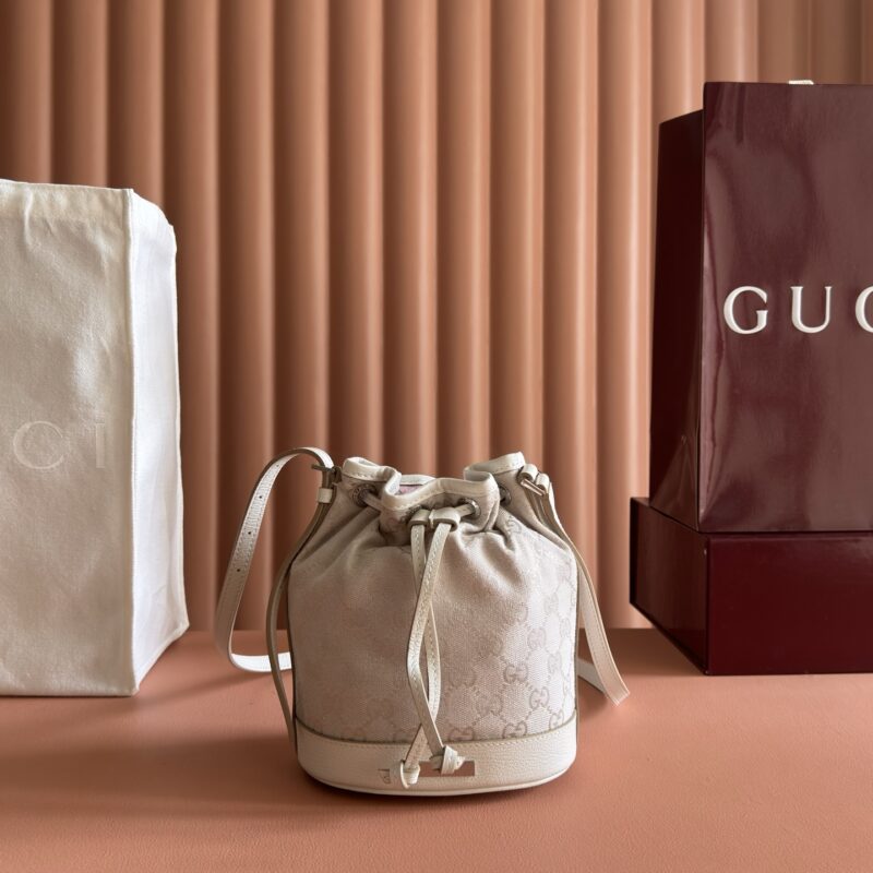 GUCCI GG Emblem系列 型号:847090