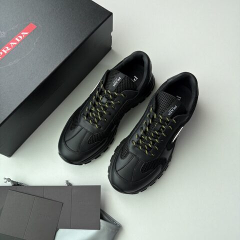 PRADA P家运动鞋充满运动活力