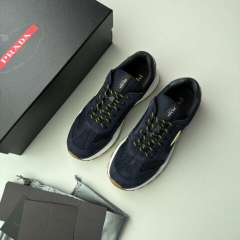 PRADA P家运动鞋充满运动活力