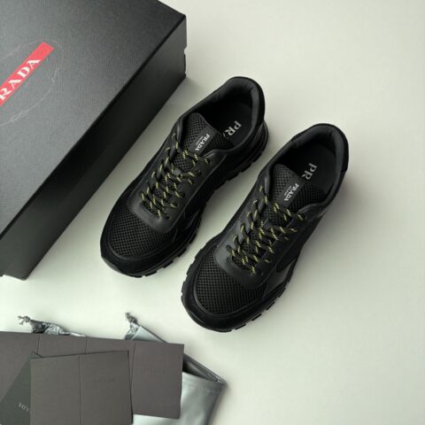 PRADA P家运动鞋充满运动活力
