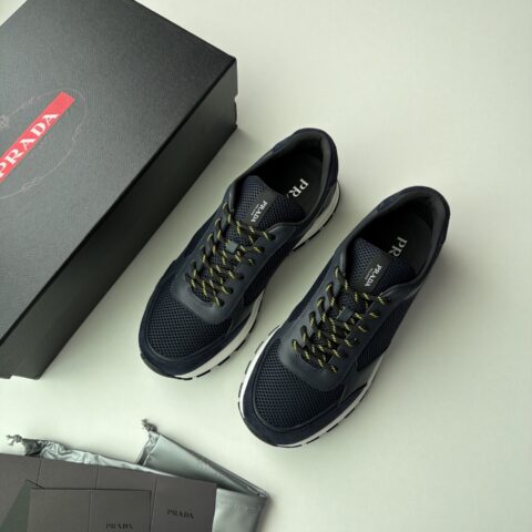 PRADA P家运动鞋充满运动活力
