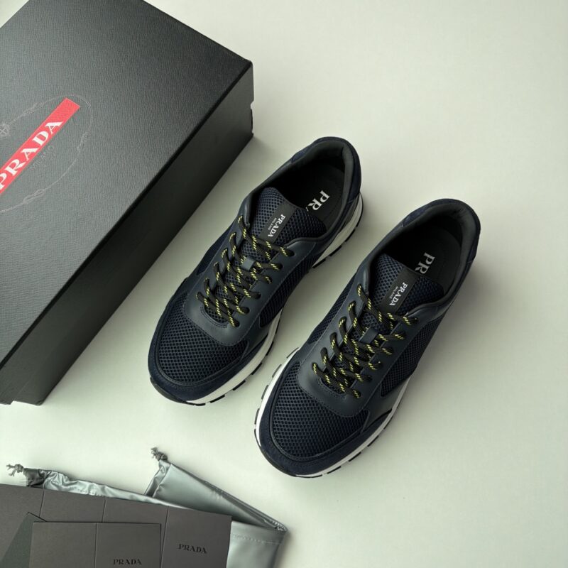 PRADA P家运动鞋充满运动活力