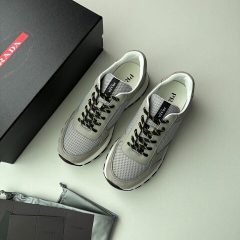 PRADA P家运动鞋充满运动活力
