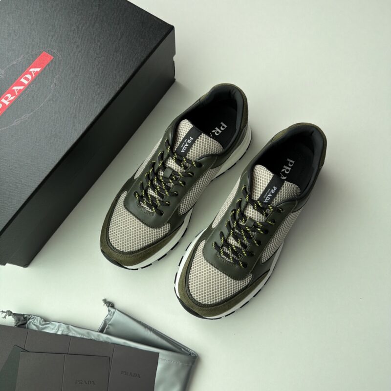PRADA P家运动鞋充满运动活力