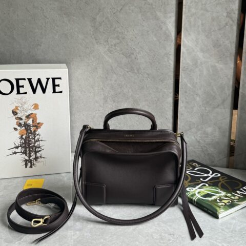 LOEWE 𝐴𝑚𝑎𝑧𝑜𝑛𝑎 180重新诠释 L家传奇手袋 0812
