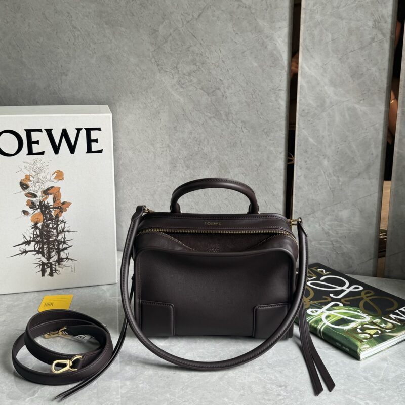 LOEWE 𝐴𝑚𝑎𝑧𝑜𝑛𝑎 180重新诠释 L家传奇手袋 0812