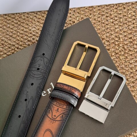BERLUTI 用35mm精钢旋转针式金属扣相融合