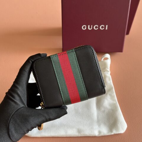 GUCCI GG布艺卡包单品精妙诠释品牌对优质 型号: 867349克皮