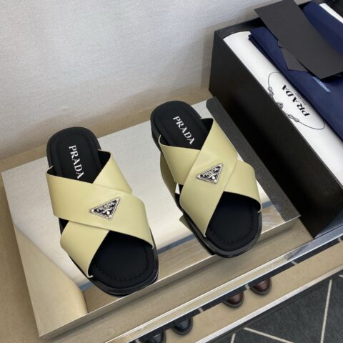 PRADA 男士真皮拖鞋