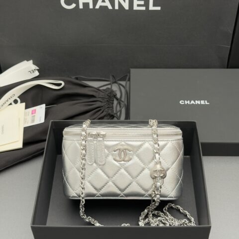 CHANEL 26P系列 爱心锁链化妆包/口红包 型号：AP 5064 银色羊皮银扣