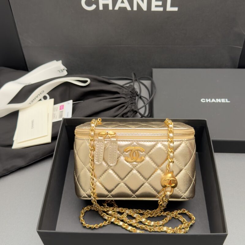 CHANEL 26P系列 爱心锁链化妆包/口红包 型号:AP 5064金色羊皮金扣