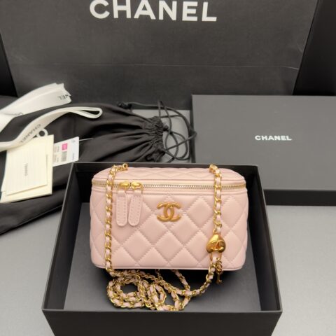 CHANEL 26P系列 爱心锁链化妆包/口红包 型号:AP 5064粉色羊皮金扣
