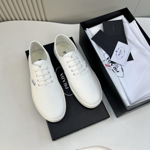 PRADA 男士休闲款