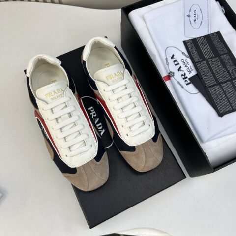 PRADA 男士休闲款