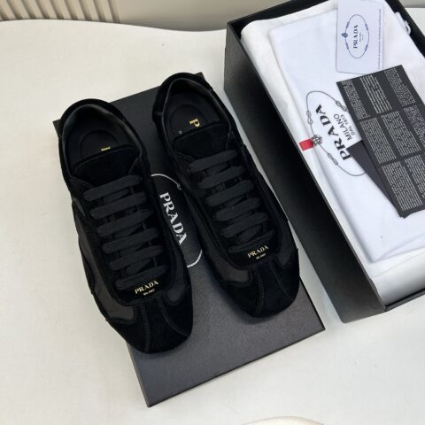 PRADA 男士休闲款