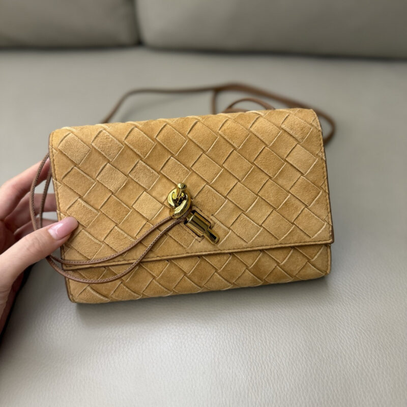 BV Andiamo Pouch 麂皮 型号:836940 琥珀棕