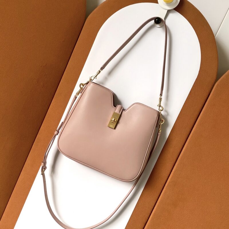 CELINE AAce新推出的camille 16 soft 款号：120693