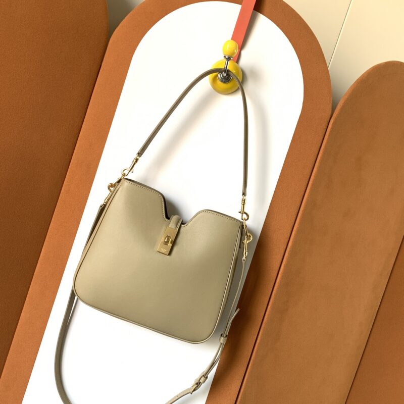 CELINE AAce新推出的camille 16 soft 款号:120693