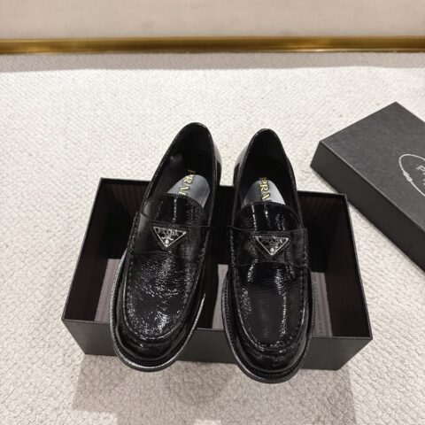 PRADA 新款男士一脚蹬乐福鞋 货号:2D B221