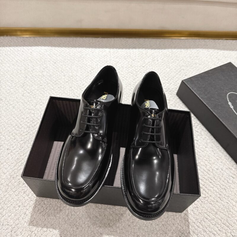 PRADA 新款男士一脚蹬乐福鞋 货号：2E A166