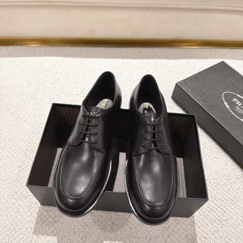PRADA 新款男士一脚蹬乐福鞋 货号：2E A166