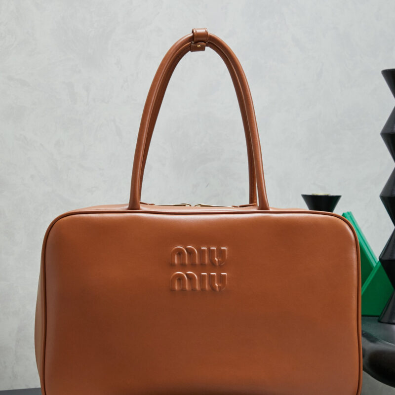 MIUMIU 新品保龄球包 5BB117干邑色