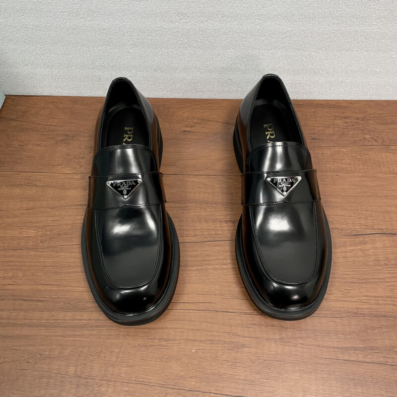 PRADA 男士新款皮革乐福鞋 货号:XY131三角标 黑色开边珠