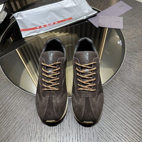 PRADA 皮革运动鞋休闲百搭