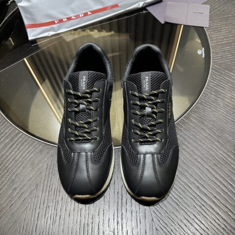 PRADA 皮革运动鞋休闲百搭