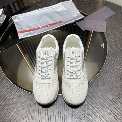 PRADA 皮革运动鞋休闲百搭