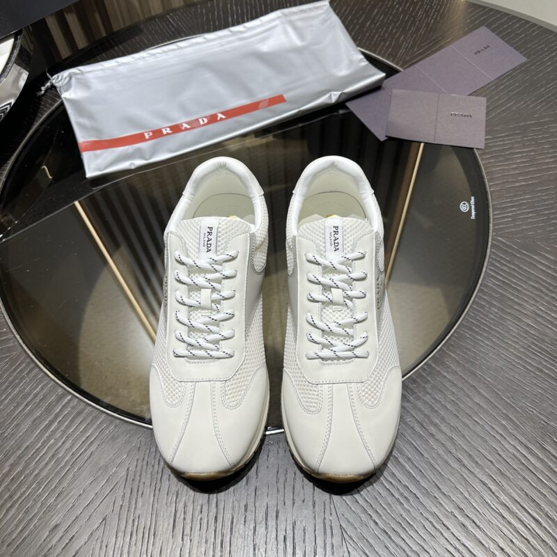 PRADA 皮革运动鞋休闲百搭