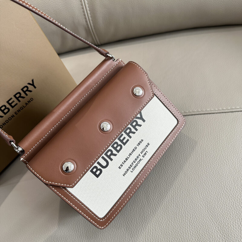Burberry 典藏灵感的托特包 型号6111