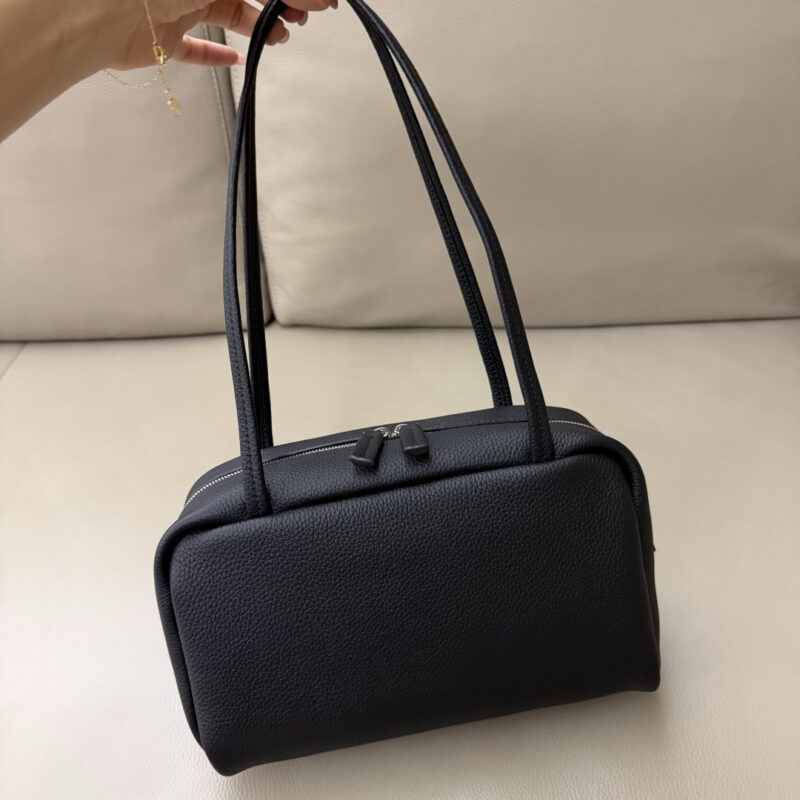 THE ROW Astra Bag 保龄球包 摔纹 型号:TR1238 黑色小号