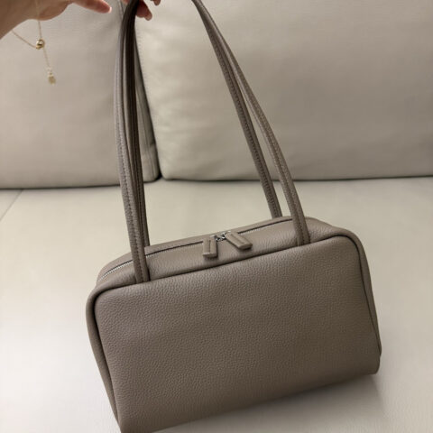 THE ROW  Astra Bag 保龄球包 摔纹 型号：TR1238 烟灰褐 小号