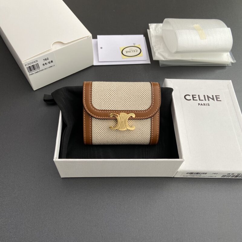 CELINE TRIOMPHE织物杏布和牛皮革短款钱包 编号:10D782CQH.04LU783 782杏布/黄褐