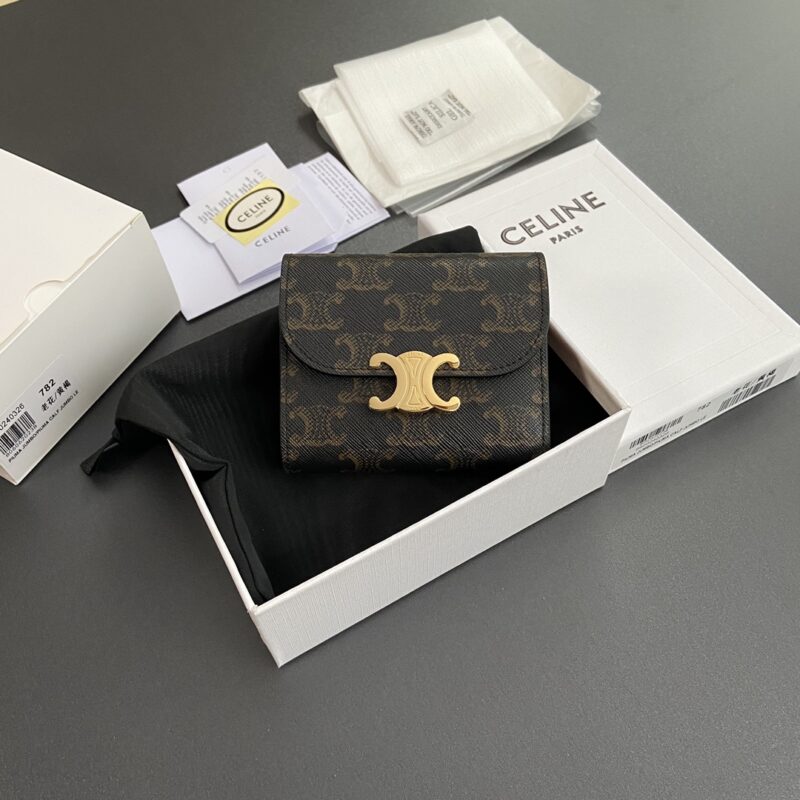 CELINE  TRIOMPHE标志印花短款钱包 编号:10D782CQH.04LU783 782黄褐/老花